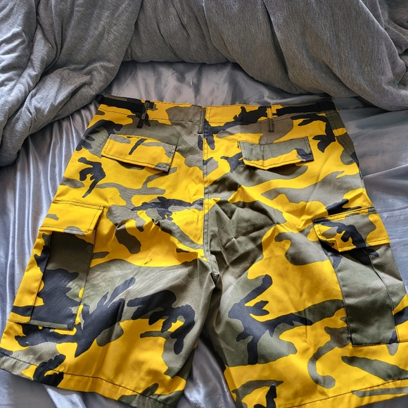 Camouflage cargo shorts - Picture 2 of 3